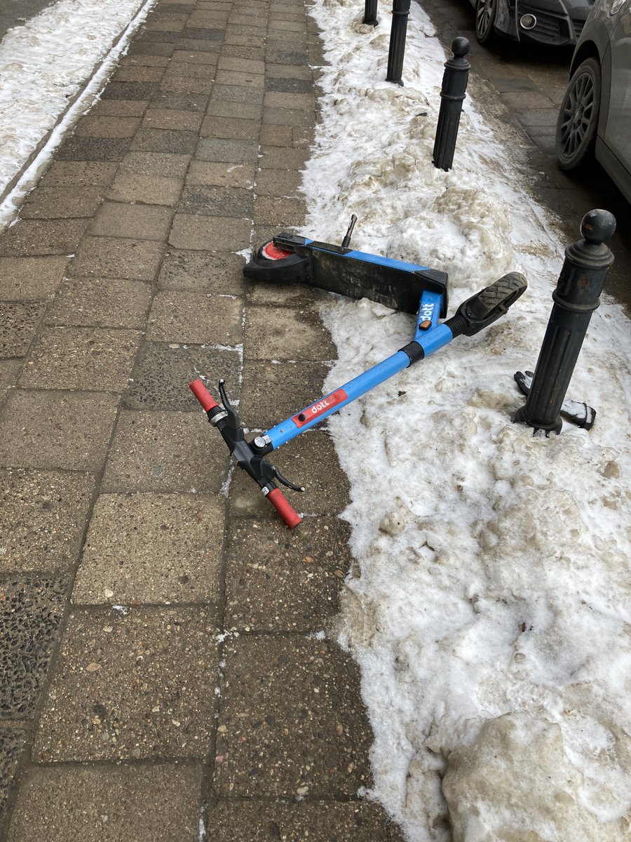 W odpowiedzi na interpelację ws. parkowania e-hulajnóg <a href="/JazlowieckaD/">Danuta Jazlowiecka Posłanka na Sejm RP</a>, <a href="/MI_GOV_PL/">Ministerstwo Infrastruktury</a> poinformowało o rozpoczęciu prac nad nad nowymi przepisami w zakresie znaków, sygnalizatorów drogowych oraz urządzeń bezpieczeństwa ruchu drogowego. 
Szczegóły: tiny.pl/g3sffmkyd