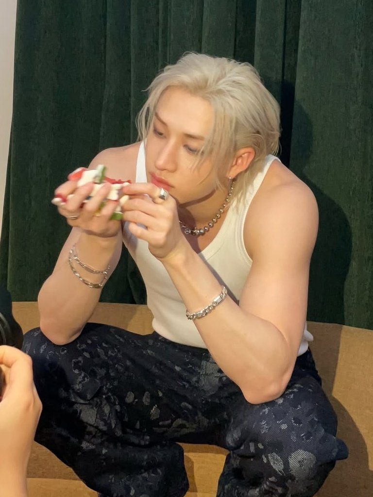 minchnlove's tweet photo. nunca voy a soltar a este minchan https://t.co/JPKWt4JM56