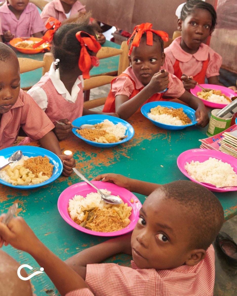 CrossIntl's tweet image. #Hunger is one of the hardest things for #children to face. But generous givers like you ensure littles ones like these don’t go #hungry.

Thanks to our partner in #Haiti, Divine Shelter Schools, this #feeding program makes a difference.