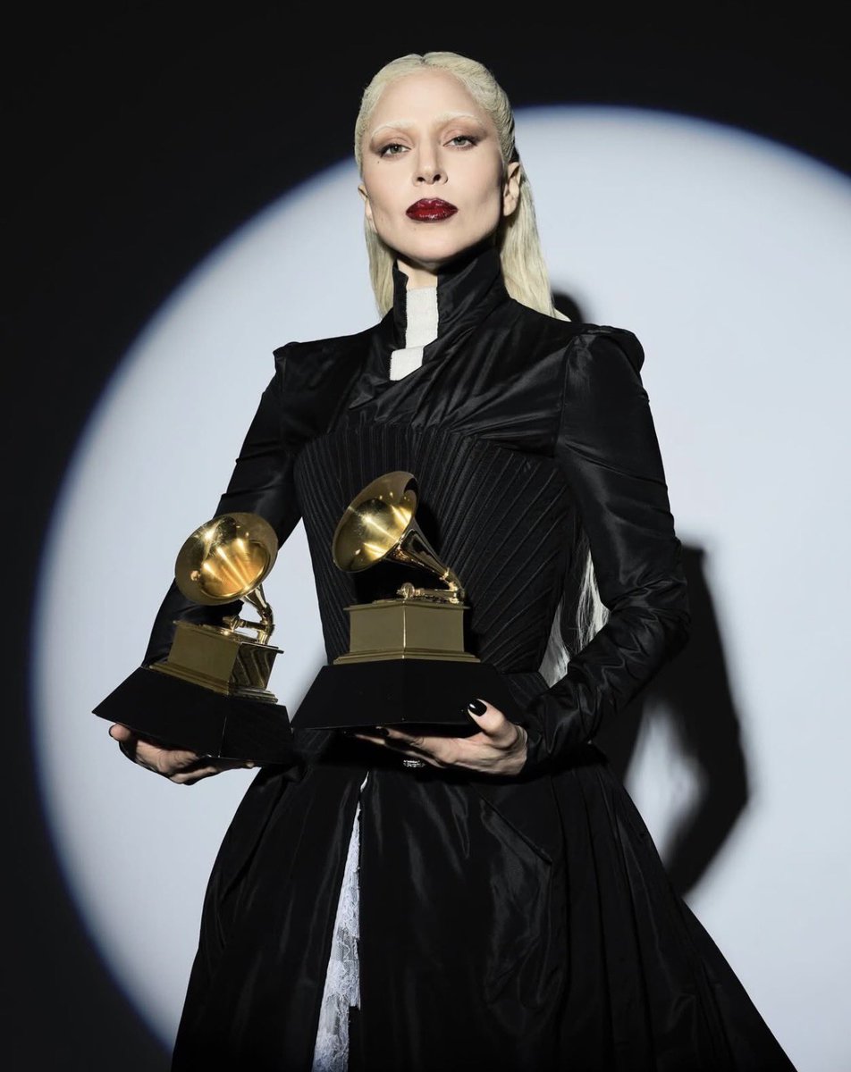 PopTingz's tweet image. Lady Gaga looks absolutely gorgeous in new photos posing with her #GRAMMYs