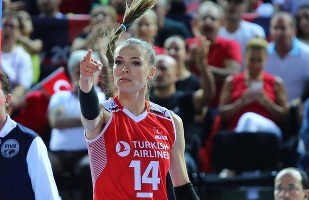 Voleybolu iyi oynayan ve oynarken çok mutlu olduğundan bahseden Irmak "Eda Erdem ile Tanışmak" istiyor. Siz de Irmak'ın dileğini gerçekleştirip onun mutluluğuna ortak olmak ister misiniz? 🤍

<a href="/edaerdem14/">Eda Erdem</a> 
<a href="/Ecemm_t/">Ecem Türker Kavaz</a> 
<a href="/FBvoleybol/">Fenerbahçe Medicana</a> 
<a href="/Fenerbahce/">Fenerbahçe SK</a> 
#EDAERDEM

leyladansonra.com/inonu/irmak-11…