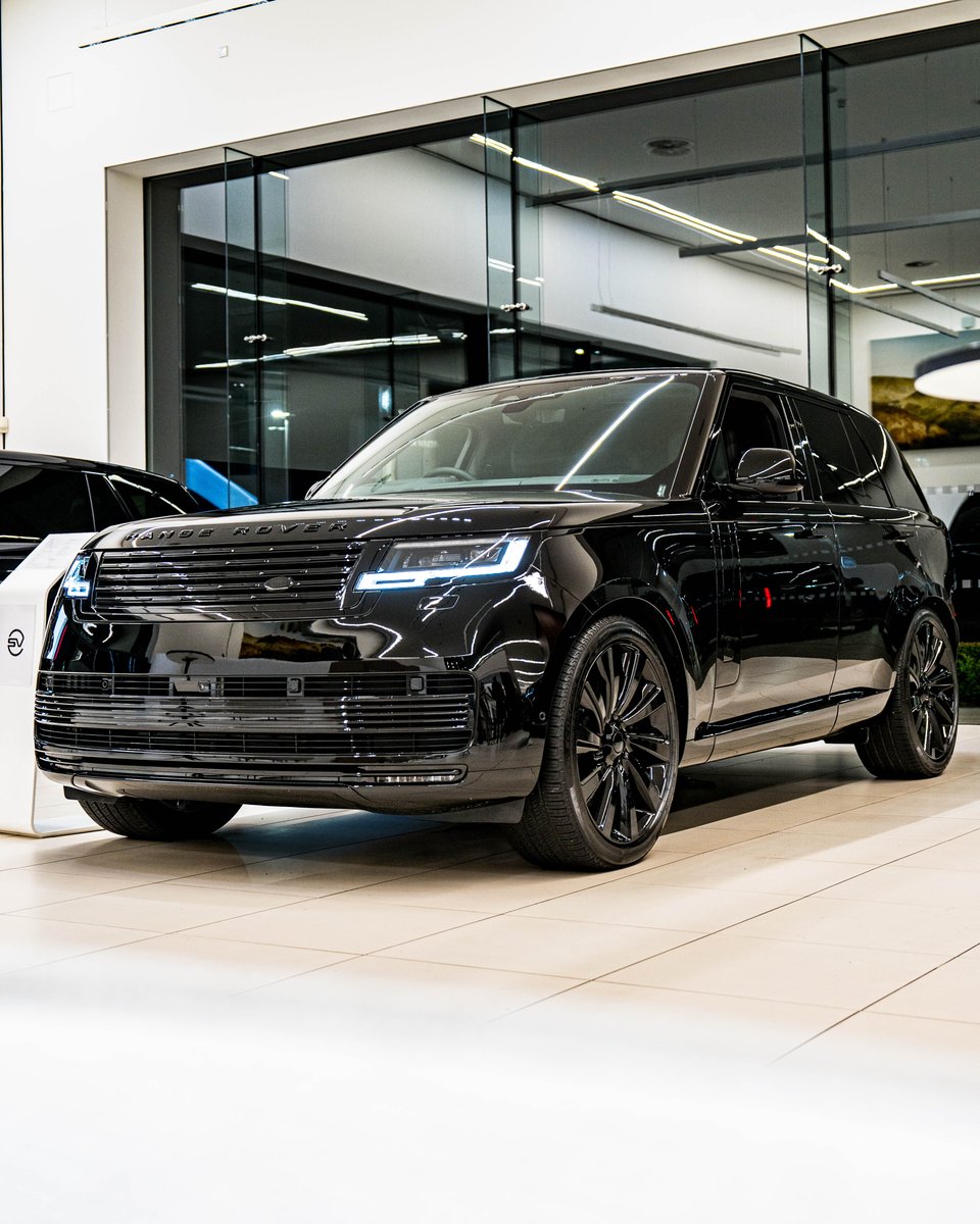 GRANGEMOTORS's tweet image. Unleash bold elegance with the Range Rover SV in Narvik Black! 

Experience modern luxury and bespoke craftsmanship at our Grange Range Rover SV Event. Curious about SV personalization? Contact our team! 

grange.co.uk/land-rover

#SV #Grange #GrangeLandRover #RangeRover