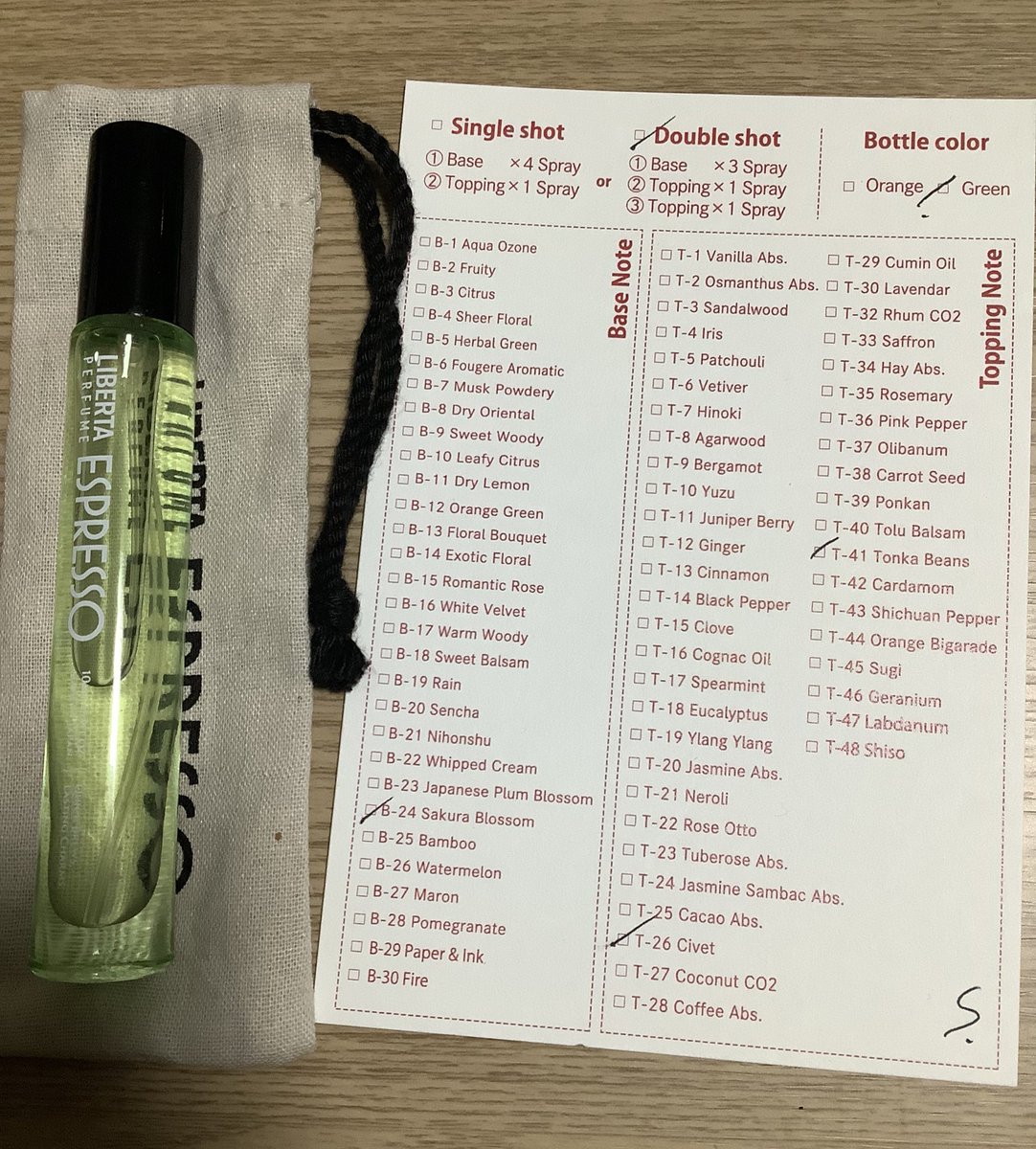 先日リベルタさん(<a href="/LIBERTA_Perfume/">【公式】Liberta Perfume(リベルタパフューム)</a> )でエスプレッソ(香水のセミオーダーみたいなイベント)参加してきましたー！

桜ベースにトンカビーンとシベット。
いくつも作れる予算がなかったので１つだけ。
ムスク系も気になったし、ゆず＋ウッドも良かったし、Rainベースも気になるのでまた次回……！