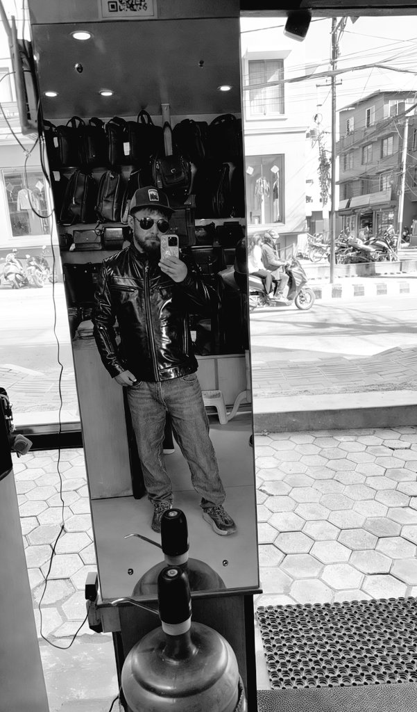 MTightman's tweet photo. One day in Nepal Leather shop . https://t.co/G3bqJvvNOQ