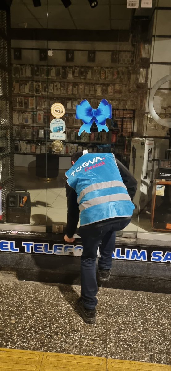 TÜGVA Sinop Çalışan Gençlik Koordinatörlüğü olarak gönüllere dokunmaya devam ediyoruz 🤍
“Bugün siftah bizden, bereket Allah’tan” diyerek yola çıktık 🤲✨
Esnafımızın ilk siftahını vererek
😊 yüzlerde tebessüme,
🌿 berekete ortak olduk