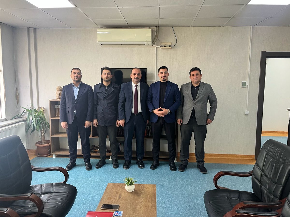 onderbatman's tweet photo. Öncü Spor Genel Merkez Yönetim Kurulundan Bünyamin Tarhan’ın katılımıyla Batman GSB İl Müdür yardımcısı Musab Baran, Batman MEB İl Müdür yardımcısı Beşir Tileği, MEB İl Şube Müdürü Abdurrahman Kardaş ile 2026 yılı İmam Hatipler arası Spor Müsabakaları ile ilgili istişare ettik. https://t.co/V4nOqR9uhP