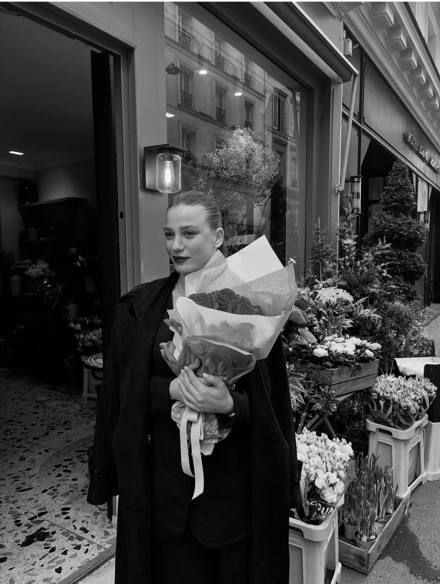 Çok seviyorum hem de çok ❤️❤️❤️ 
#SerenaySarıkaya