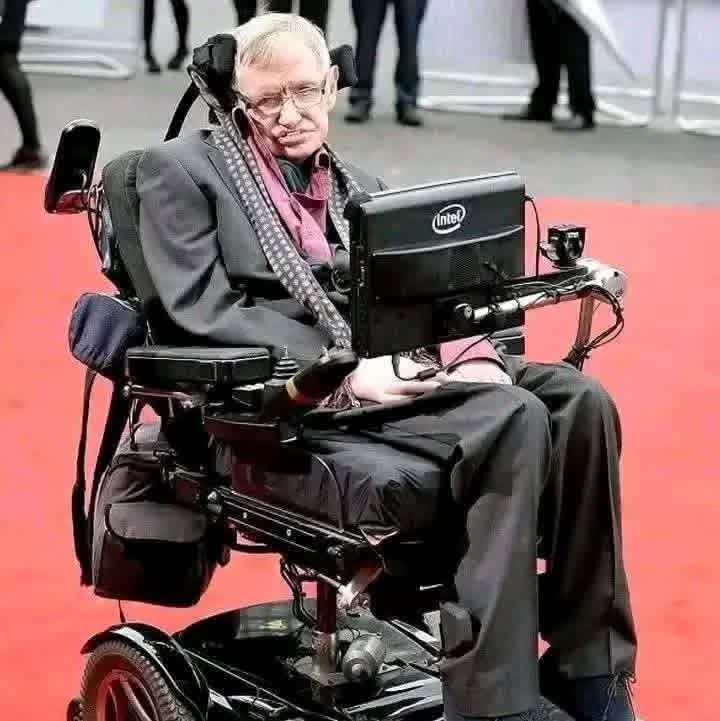 كلاهما ابتلي في جسده 
لكن شتان بين المسلم والكافر 
شتان بين من عاش مجاهدا 
ومن كرس نفسه لخدمة الإلحاد