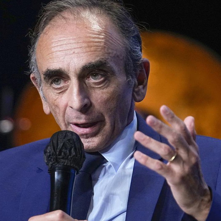 Pediavenir's tweet photo. 🇫🇷🐷 FLASH – Éric Zemmour demande aux musulmans de manger du porc halal pour mieux « s’assimiler » (PNEWS) https://t.co/8TWhNynZAJ