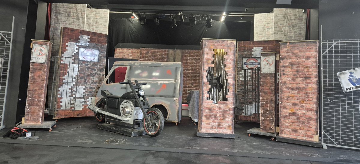 SetForTheShow tweet media