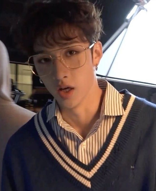 skzluna8's tweet image. guys