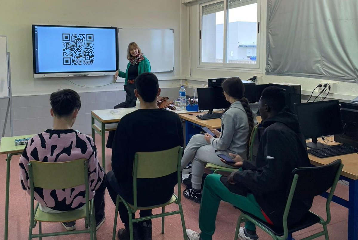 Seguimos con los talleres de educación para la ciudadanía global del proyecto europeo #EuroRubik 😃

Ayer fuimos al <a href="/iesGermanSR/">IES GERMÁN SÁNCHEZ RUIPÉREZ</a> de Peñaranda de Bracamonte y nos recibieron genial 💚