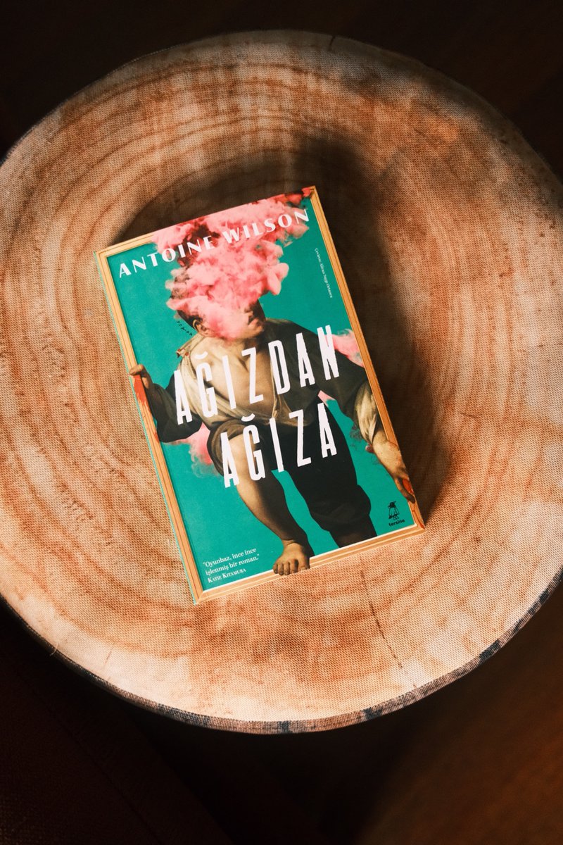 Boğulmak üzere olan bir adamın kurtarılmasıyla başlayan bu hikâye, basit bir iyilikten ziyade merakın saplantıya, kurtarıcının da bir röntgenciye dönüştüğü o ince çizgide yürüyor. Peki siz, kendi hikâyenizin kahramanı olmak için neleri görmezden gelirdiniz? ⚡️