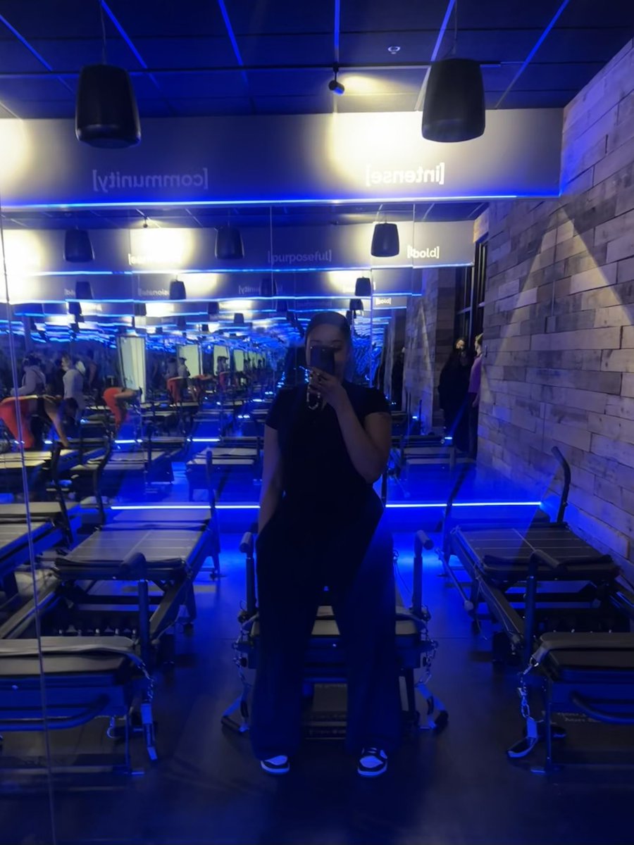 CakeyBabyx's tweet photo. finished morning pilates and heading into cozy grind mode working on birthday stream plans 🎂 #solidcore #pilates #MorningVibes https://t.co/9TIF15wq6P