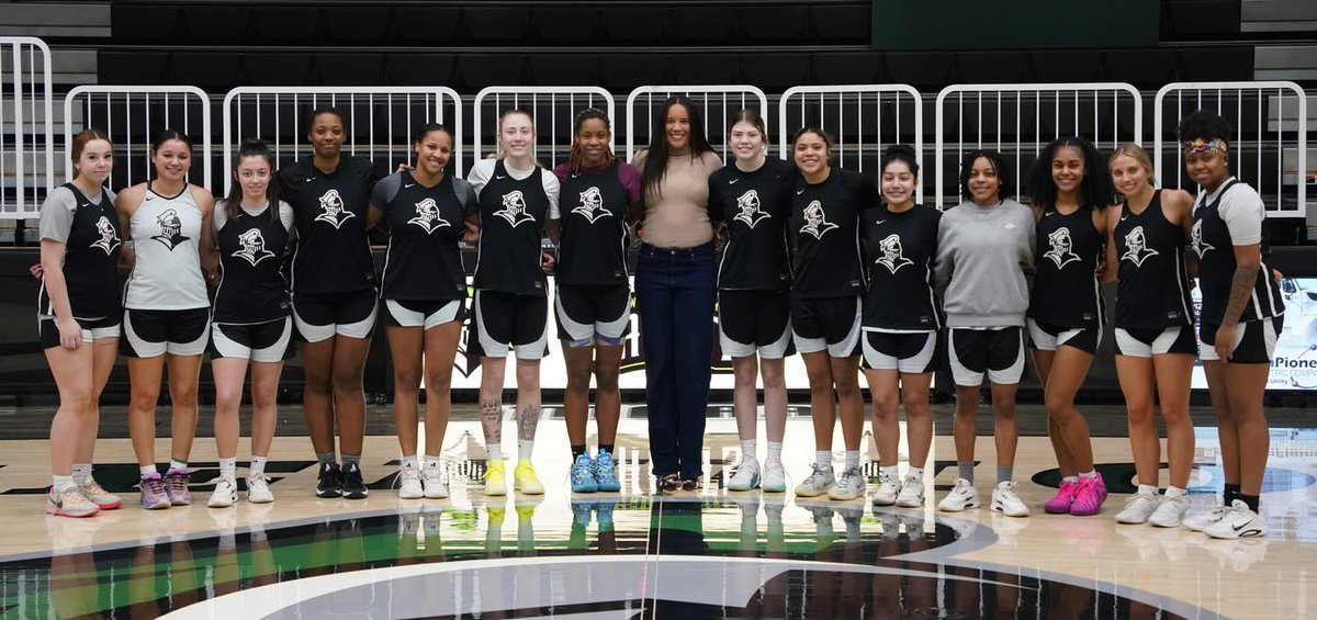 chia1100's tweet photo. So great speaking with @SewardWbb! Thanks to @WillMarchino and his staff for allowing me to share information about my DI experience, NIL, and rev-share with the girls. @harrislawcares 
#NIL #KnowYourRights #NCAA #RevShare https://t.co/Je2PbTJfLp