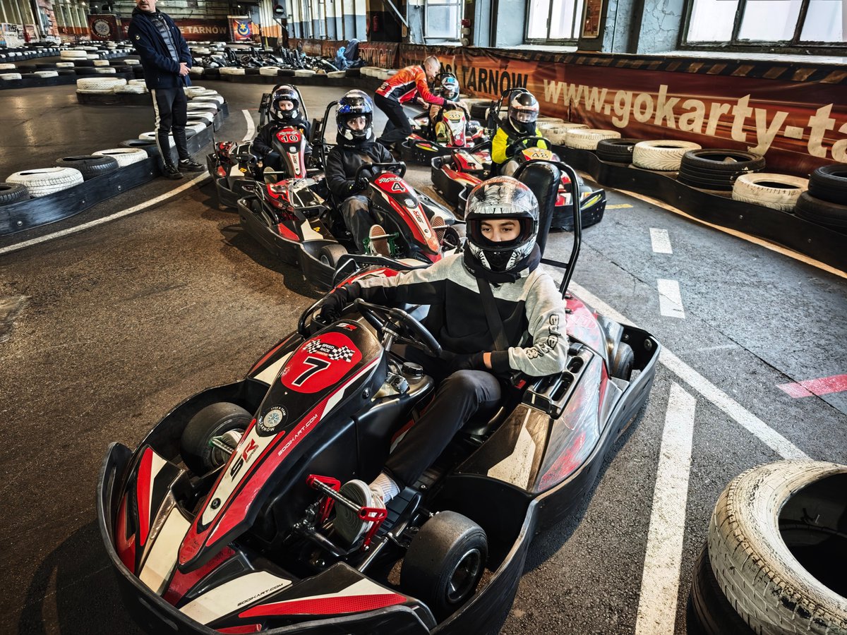 SpeedRaceTarnow's tweet photo. Aktywne FERIE na torze Speed Race Tarnów!
#gokarty #Tarnów #motorsport #gokartytarnów #przezzabawedobezpieczeństwa #speedrace #kartingtarnow #karting #gokartytarnow #sekcjakartingowa #pierwszykrokwkartingu #brd #bezpieczeństwa #mojtarnow https://t.co/cVoi50N3bK