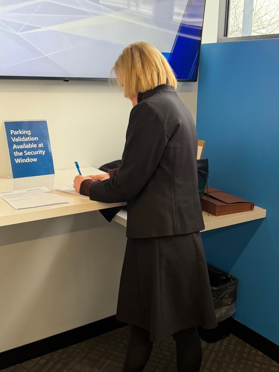 ODonnellforOhio's tweet photo. Today I filed petitions with @OHSecofState to appear as a candidate for justice of the Ohio Supreme Court on the May 5 Republican primary ballot! Thank you to everyone who took the time to sign or circulate a petition on my behalf. I look forward to earning your vote before 5/5! https://t.co/hZppCrp5T6