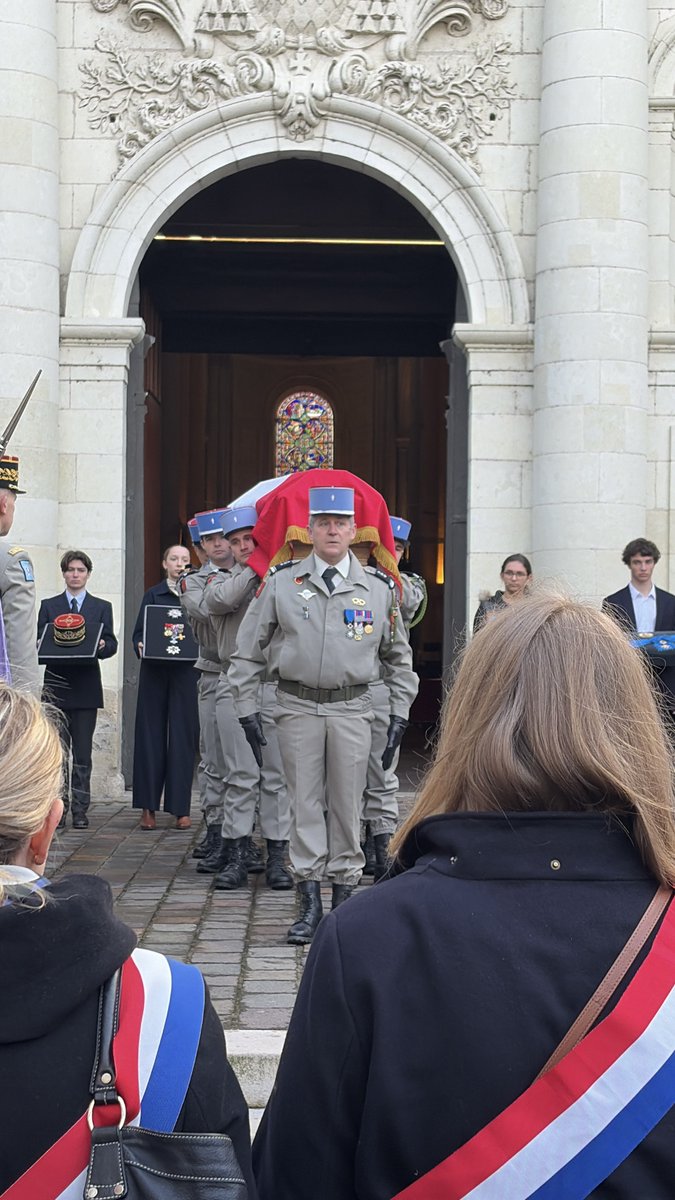 Image de Préfet de Maine-et-Loire - 🇫🇷&nbsp;Moment de recueillement et de reconnaissance à l'occasion des obsèques du général d'armée (2S) 