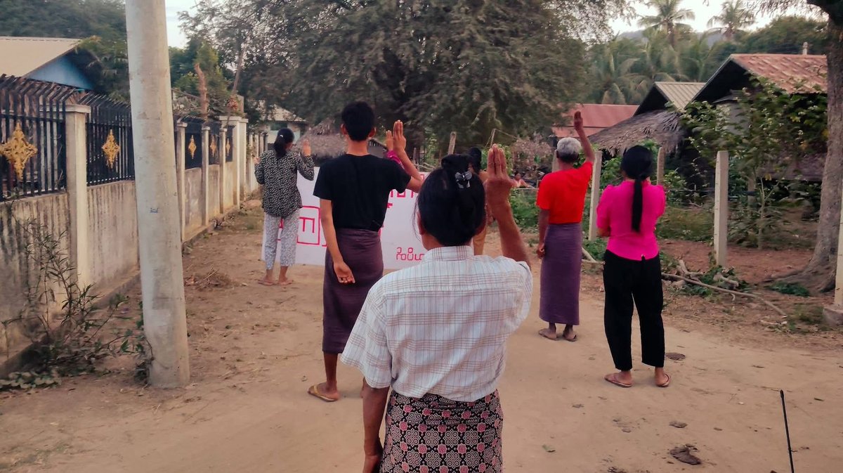 naingnaingaung tweet media
