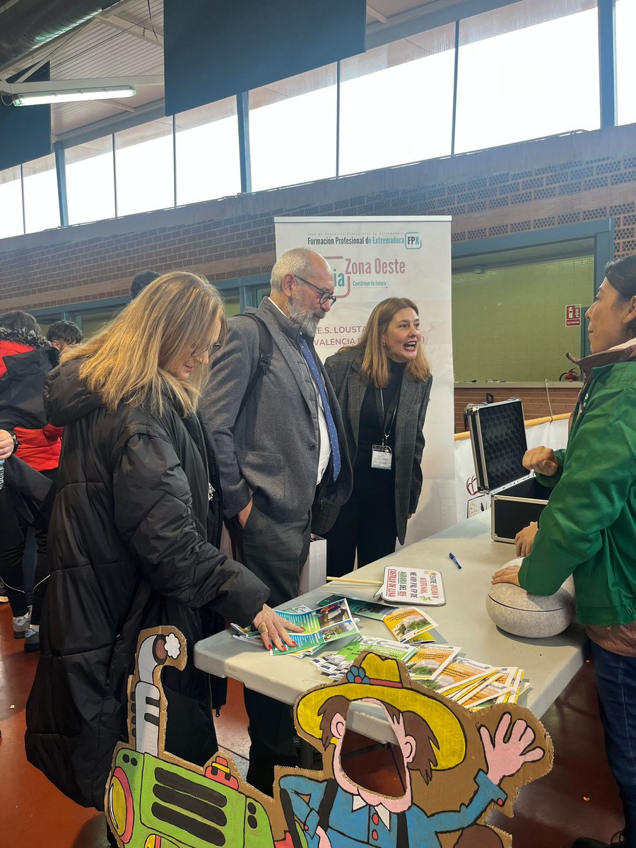 📷 Centros y familias profesionales:
IES Loustau Valverde (Valencia de Alcántara): Administración y Gestión, Electricidad y Electrónica, Hostelería y Turismo, Transporte y Mantenimiento de Vehículos.
IESO Alconétar (Garrovillas de Alconétar): Hostelería y Turismo.