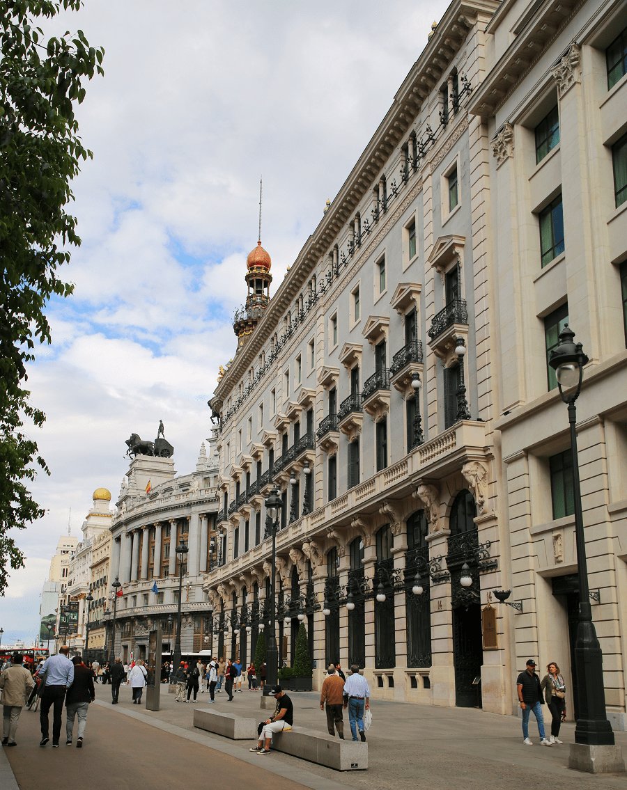 ConoceOtroMad's tweet image. El próximo domingo 8 de febrero tenemos visita POR LA CALLE DE ALCALÁ. Al ritmo del pasacalle inmortal de la revista Las Leandras (estrenada en 1931 en el Teatro Pavón), obra del Maestro Alonso, conoceremos la Historia y los edificios emblemáticos de su primer tramo.