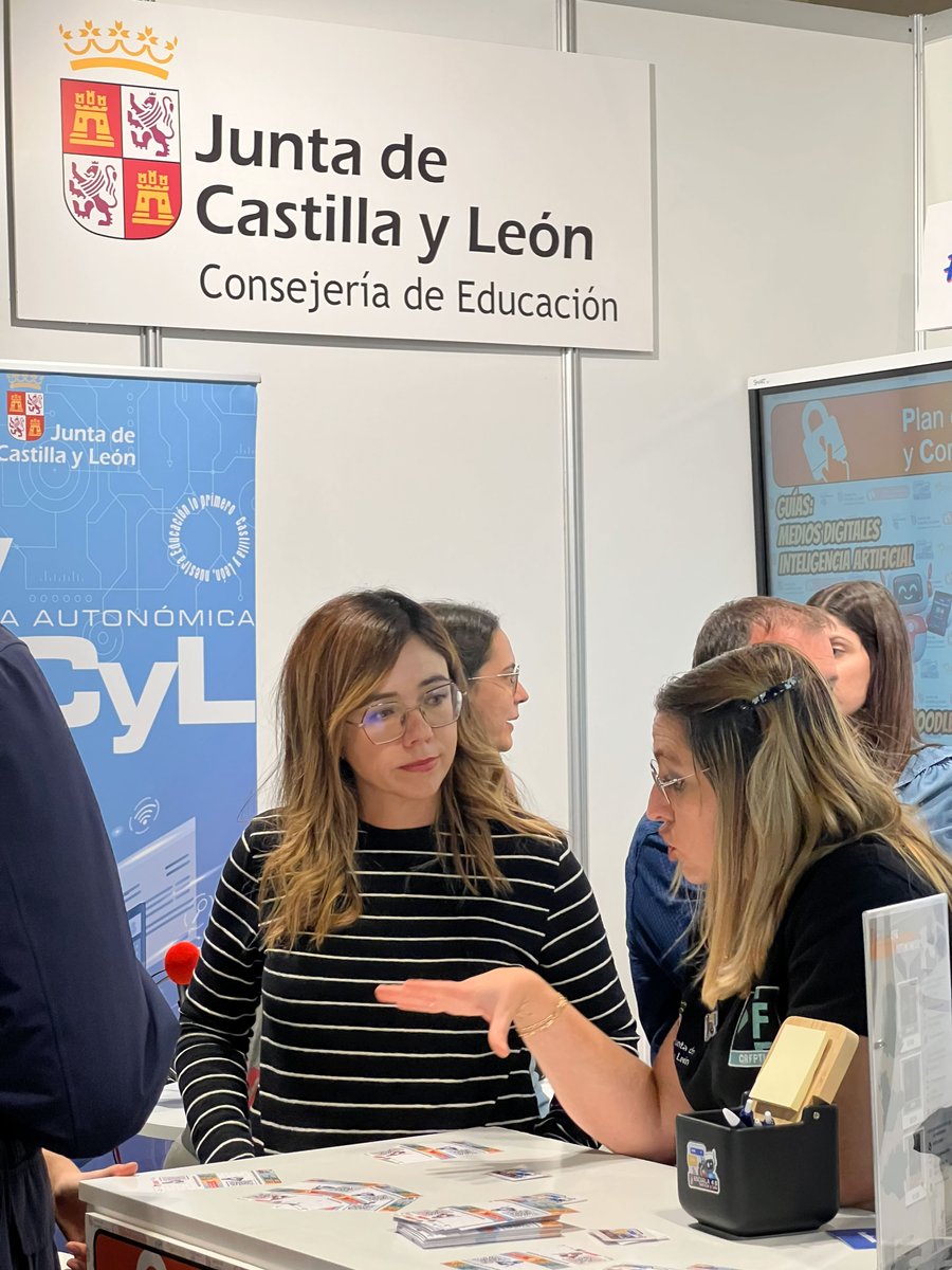 SIMO EDUCACIÓN tweet media