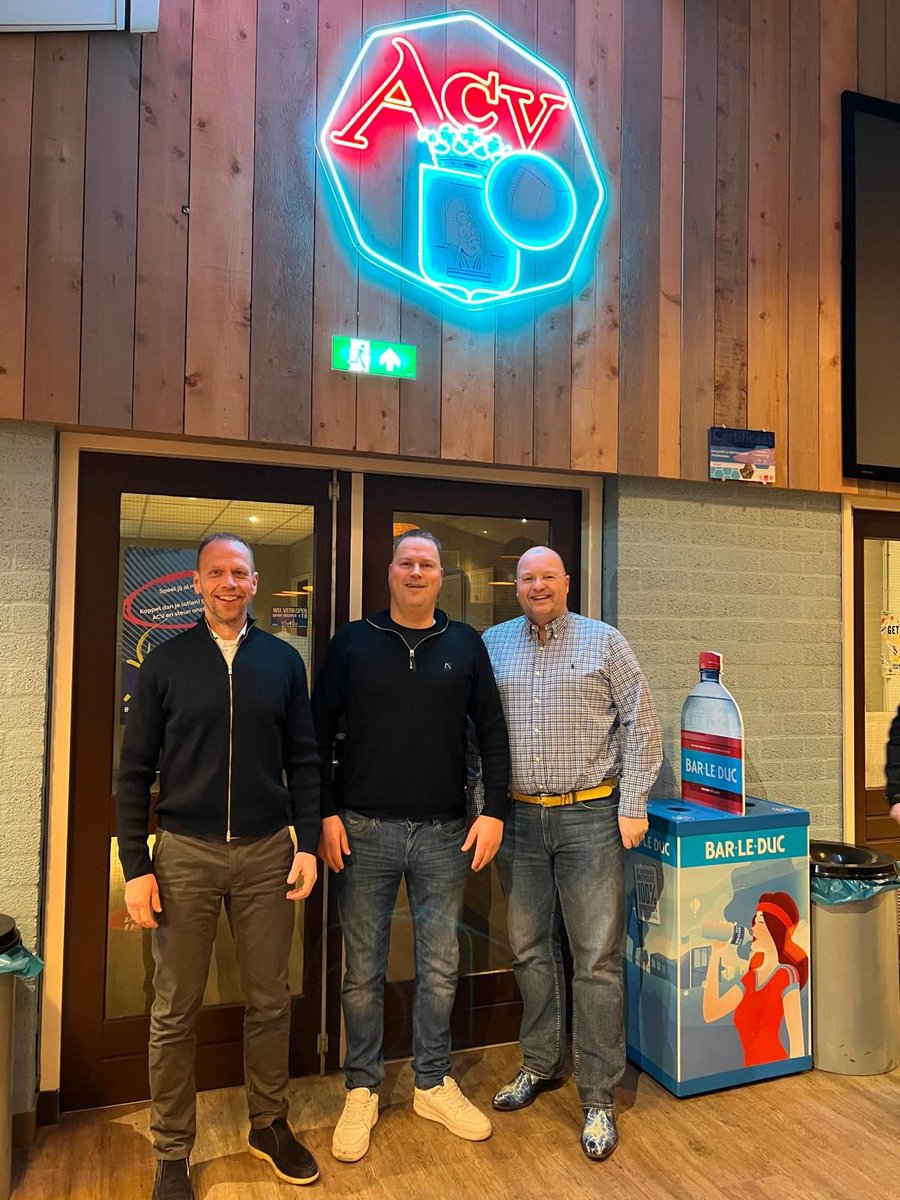 acvassen's tweet photo. 📰 𝐍𝐈𝐄𝐔𝐖𝐒 | ACV straalt met nieuw verlicht logo. Hartelijk dank voor de steun aan onze club Meertens Verlichting &amp; Elektroservice #mooisteclub 

➡️ https://t.co/SqyPpecDmQ https://t.co/AVOgsYxSX8