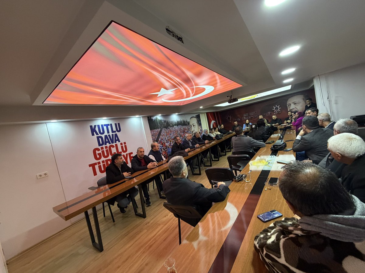 📌 Yönetim Kurulu Toplantımızı ilçe binamızda, meclis üyelerimizin katılımıyla yüksek bir katılımla gerçekleştirdik.

2026 yolunda atacağımız adımları, sahada yapacağımız çalışmaları ve Konak’ın gerçek gündemini tüm yönleriyle değerlendirdik.

Ancak bir gerçeğin altını bir kez