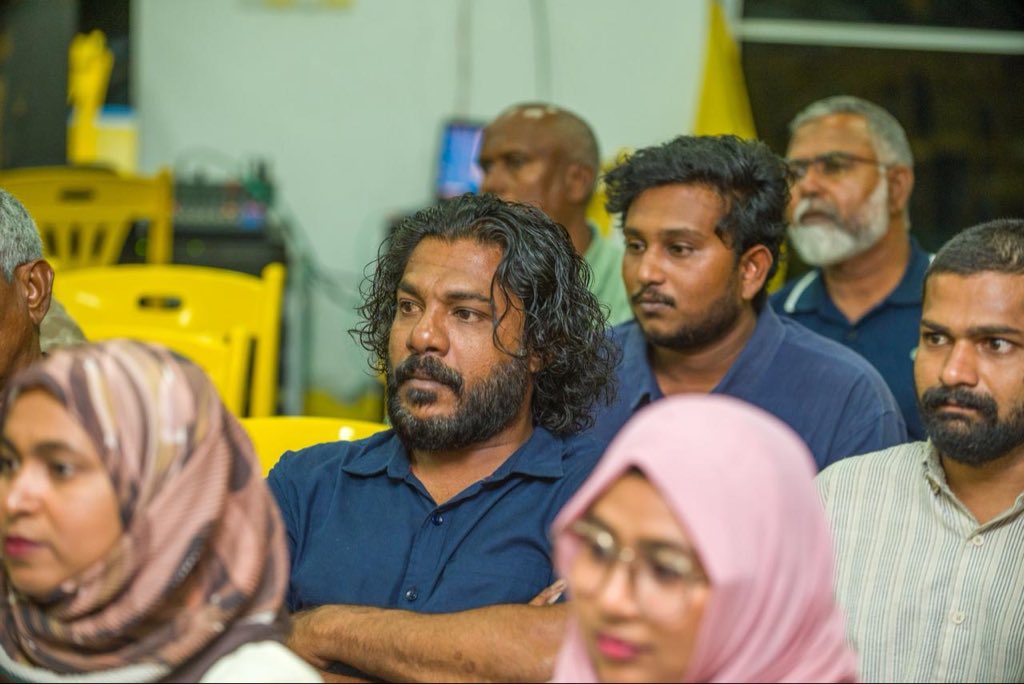 ކުރިއަށް އޮތް ލޯކަލް ކައުންސިލް ތަކުގެ އިންތިޚާބާއި އަންހެނުންގެ ތަރައްޤީއަށް މަސައްކަތްކުރާ ކޮމިޓީއަށް ވާދަކުރައްވާ ތިނަދޫ ސިޓީ އެމްޑީޕީގެ ކެންޑިޑޭޓުންނާއި ކެންޕެއިން ޓީމްތަކާއި، ސެންޓްރަލް ކެންޕެއިންޓީމުން ބައްދަލުކުރެއްވުން ކުރިއަށްދަނީ.

#HeyvallaThayyaru 
#GearUp
#LCE2026