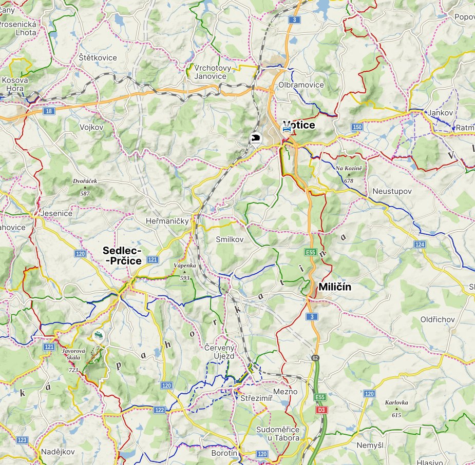 Tak jsem se konečně dočkal, mé oblíbené <a href="/mapy_comcz/">Mapy.com</a> začali ukazovat budoucí trasu dálnice D3 ve středních Čechách. Jako milovník map a člověk, co na dálnici čeká, jsem moc rád, že je alespoň na papíře. Můžu se <a href="/mapy_comcz/">Mapy.com</a> zeptat, co o zařazení těchto staveb rozhoduje?