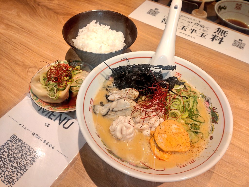 JIL1977's tweet photo. 今日の晩ご飯は、
豚骨拉麺大河 さんで。

北海道痛風味噌豚骨ラーメン
＋葱餃子
＋ライス

めちゃくちゃ旨くて、かなり美味い♪

これ、めちゃイイ！！ https://t.co/qgIJ9Bci7N