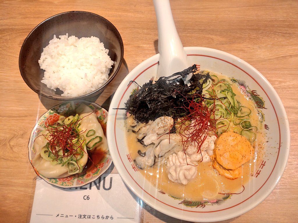 JIL1977's tweet photo. 今日の晩ご飯は、
豚骨拉麺大河 さんで。

北海道痛風味噌豚骨ラーメン
＋葱餃子
＋ライス

めちゃくちゃ旨くて、かなり美味い♪

これ、めちゃイイ！！ https://t.co/qgIJ9Bci7N