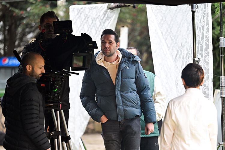 📹 Çekimleri tamamlanan "Fillerin Uykusu" kısa filmi, savaş mağduru çocukları konu alıyor

🎬 "Dünyanın en sessiz filmi" temasıyla çekilen, replik veya diyaloğun yer almadığı film, dünyanın savaşları, katliamları sessizlikle izlemesini anlatıyor

➡️ Filmin, yapımcılığını,