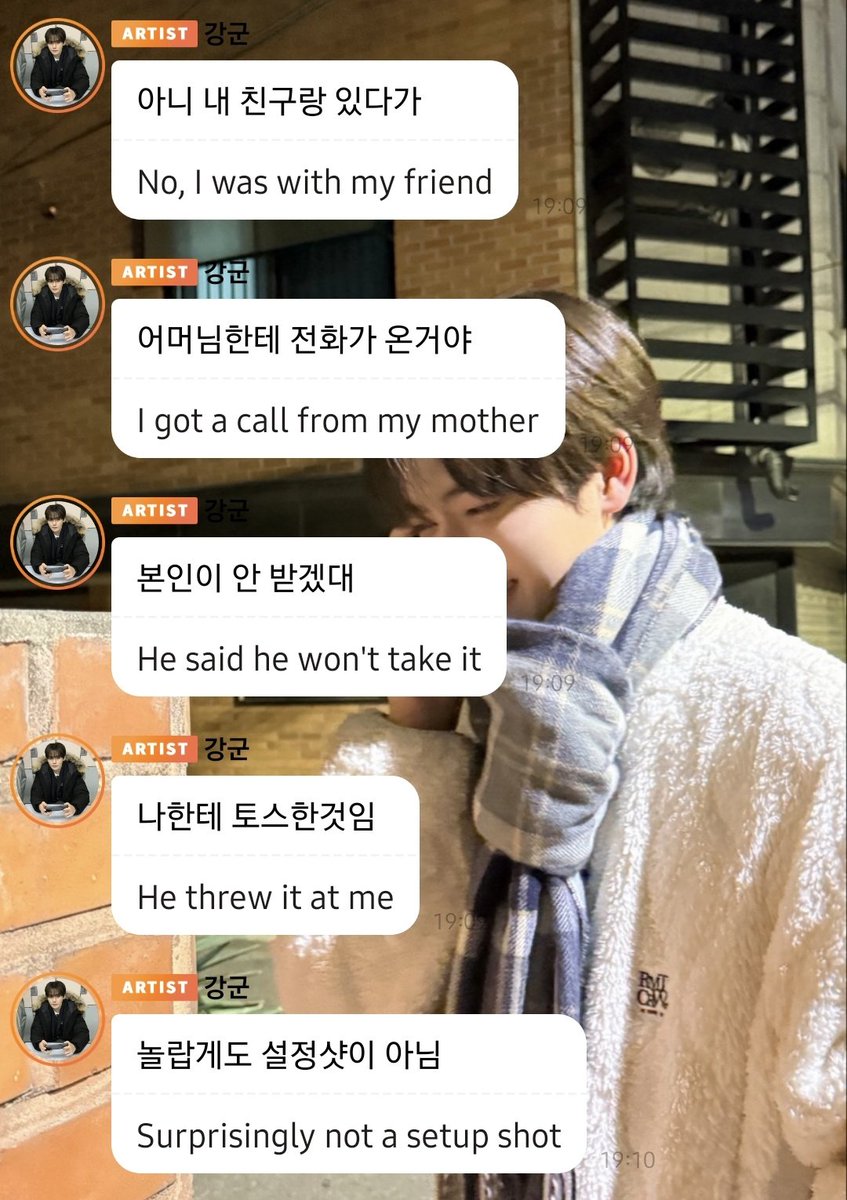 มินฮีมาแจกรูปในบับเบิ้ลเพราะไอจีเซฟรูปไม่ได้ แล้วเล่าเบื้องหลังที่ไปเที่ยวกับเพื่อนพัคคนดีคนเดิม ทุกคนสังเกตมั้ยว่าโทรศัพท์ไม่ใช่ของมินฮี คุณแม่คุณพัคโทรมาแล้วเค้าโยนให้มินฮีรับสายแทน ส่วนคุณพัคเอามือถือมินฮีถ่ายไว้ รอยยิ้มจึงเป็นของจริงตอนคุยกับออมม่าพัคน่ะ

#บับเบิ้ลมินฮี (1)