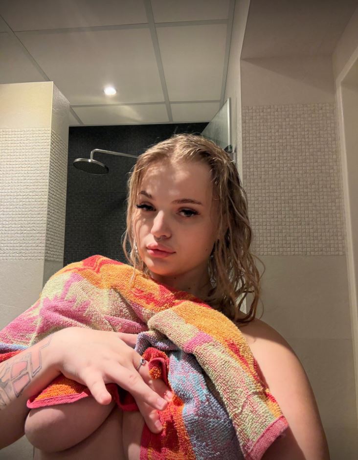 danyelka_bbw's tweet photo. Za retweet sundám ručník 😜😂 https://t.co/LGrQfSQ2zd