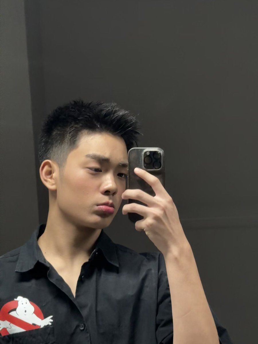 มาเหลวเป๋วด้วยกันพรุ่งนี้

#iZเหลวเป๋ว