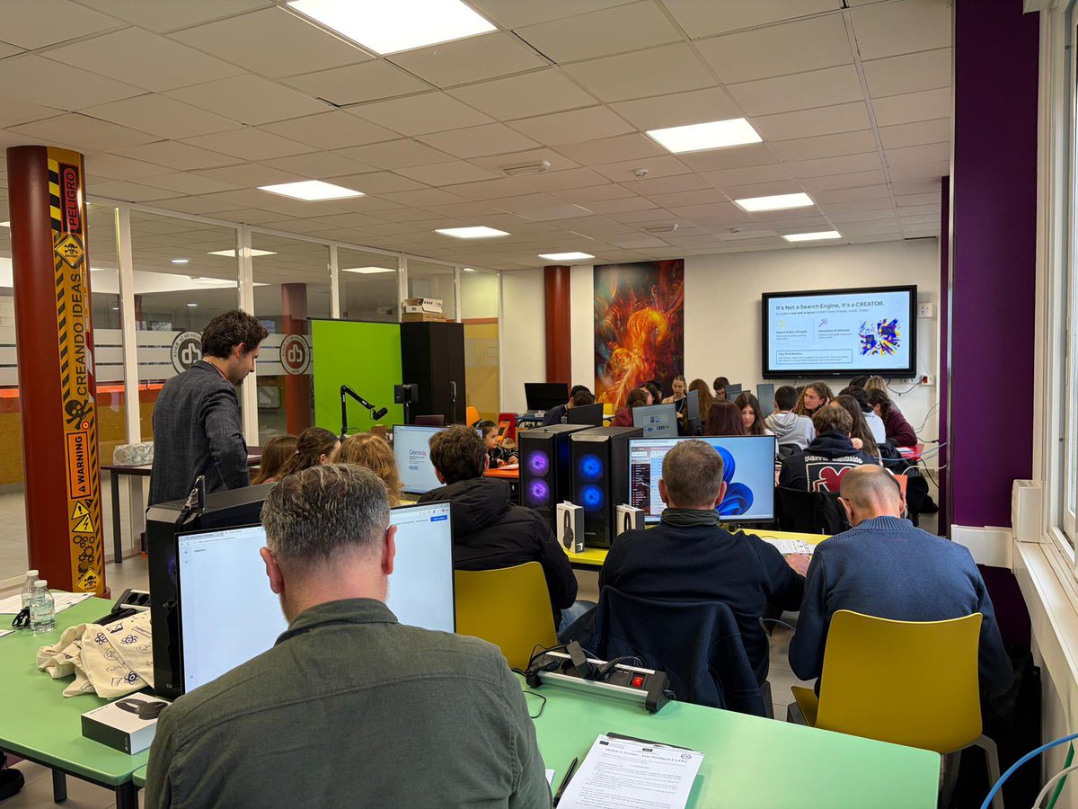 iescalderon's tweet photo. ¡El Erasmus ya está aquí! 🇪🇺✨ Ayer iniciamos nuestro proyecto KA210 sobre Inteligencia Artificial.
Desde un buen chocolate con churros ☕ hasta la formación técnica en nuestra Aula Ateca 🤖, fue un primer día completo que culminó disfrutando de la gastronomía de Pinto. https://t.co/jsr7timbGi