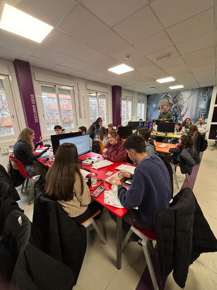 iescalderon's tweet photo. ¡El Erasmus ya está aquí! 🇪🇺✨ Ayer iniciamos nuestro proyecto KA210 sobre Inteligencia Artificial.
Desde un buen chocolate con churros ☕ hasta la formación técnica en nuestra Aula Ateca 🤖, fue un primer día completo que culminó disfrutando de la gastronomía de Pinto. https://t.co/jsr7timbGi