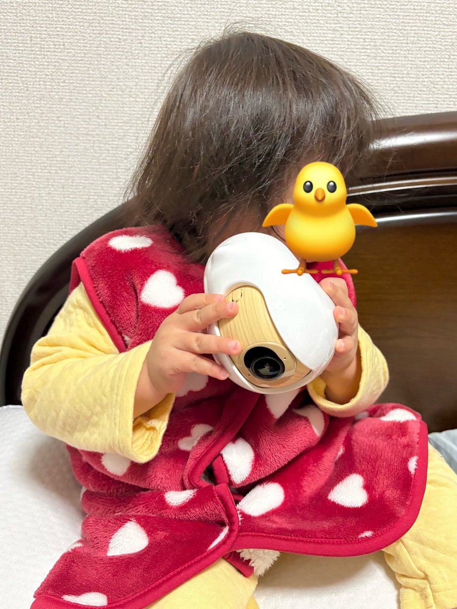 i_eat_ebi's tweet photo. うちCuboAiをスタンドに付けて使ってるから娘はピヨピヨパオーンって呼んでるの😂(スタンドが象の鼻に見えてて象の鼻に鳥が乗ってると思ってる)
スタンドから取って渡したら喜んでた🐥

#CuboAiバースデー #CuboAiスマートベビーモニター #CuboAi #CuboAiのある生活 #CuboAiブランドアンバサダー  #pr https://t.co/GMcH1aVfH5
