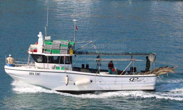 Shipguru's tweet image. #maltese #longliner #MADONNA_TAL_VISITAZZJONI with #fishingmatricola #MFA7367 #Entering #mgarrharbour #Gozo - 29.08.2015 - maltashipphotos.com - NO PHOTOS can be used or manipulated without our permission