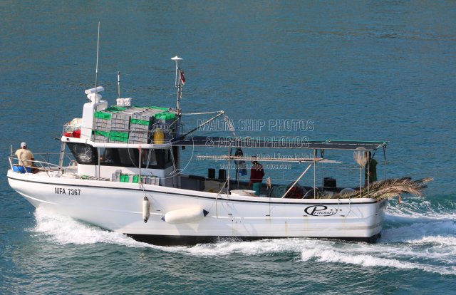 Shipguru's tweet image. #maltese #longliner #MADONNA_TAL_VISITAZZJONI with #fishingmatricola #MFA7367 #Entering #mgarrharbour #Gozo - 29.08.2015 - maltashipphotos.com - NO PHOTOS can be used or manipulated without our permission
