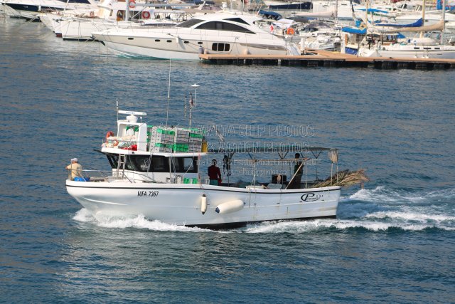 Shipguru's tweet image. #maltese #longliner #MADONNA_TAL_VISITAZZJONI with #fishingmatricola #MFA7367 #Entering #mgarrharbour #Gozo - 29.08.2015 - maltashipphotos.com - NO PHOTOS can be used or manipulated without our permission