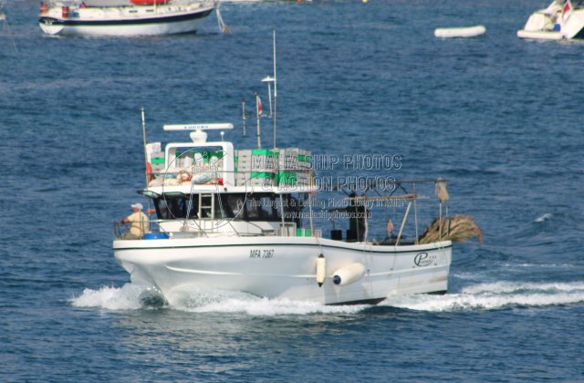 Shipguru's tweet image. #maltese #longliner #MADONNA_TAL_VISITAZZJONI with #fishingmatricola #MFA7367 #Entering #mgarrharbour #Gozo - 29.08.2015 - maltashipphotos.com - NO PHOTOS can be used or manipulated without our permission