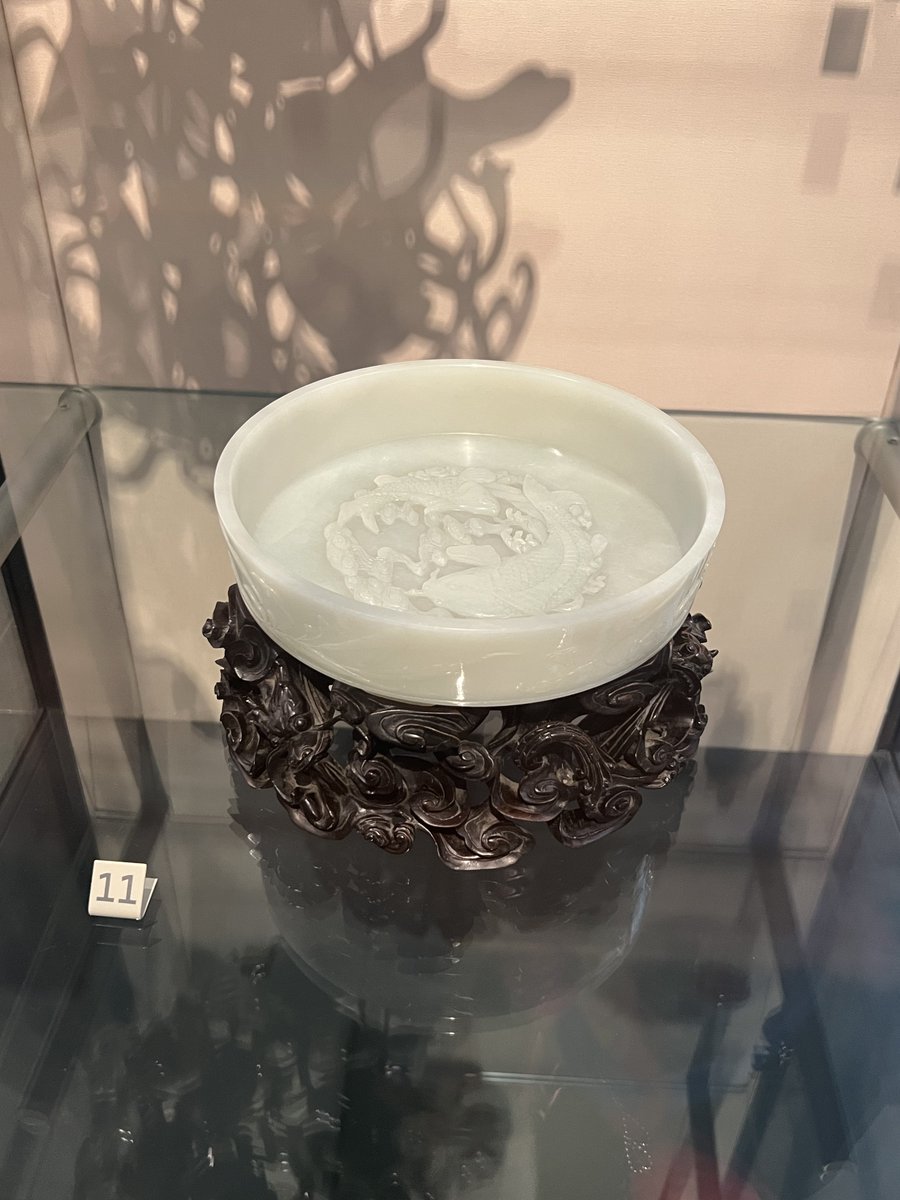 これは骨董品趣味の父に送った中国骨董の一部 V&A博物館ある壺という壺