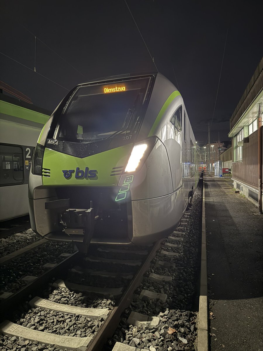 Nachtrag von gestern, Tag 1 von 6, als erstes eine Runde Biel (Foto 1), Dienstfahrt Thun, nach Burgdorf (Foto 2), Dienstfahrt nach Bern und dann nach Belp und zurück, Pause. Dann geht es nach Laupen (Foto 3), Zug in Bümpliz Süd abstellen und am Schluss noch mal WC. #BLSAG