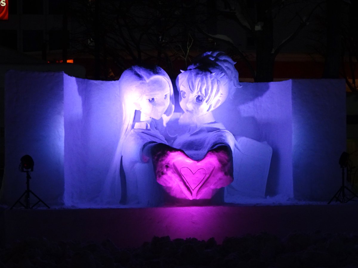 ezorisu73's tweet photo. 制作中の「オタクに優しいギャルはいない!?」中雪像その４
キャラの顔が造られ、夜間のライトアップもわかるようになりました。
#さっぽろ雪まつり #オタギャル https://t.co/EH3n815SzD