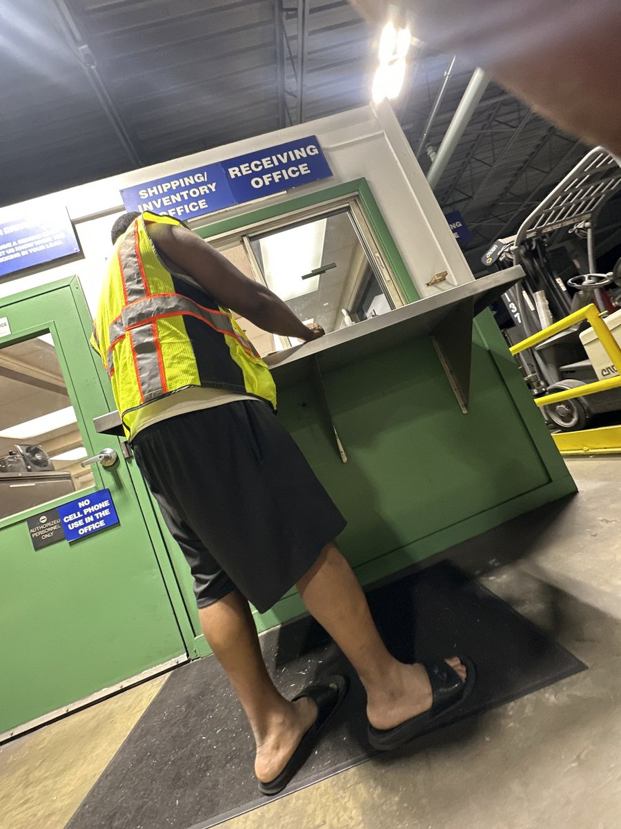 MenFee69228's tweet photo. #legs #feetfetısh #feetworshi̇p #feetgod #muscles #calves #feetfinders #toes #ViralVideos #viral #viral2026 #feetِ #musclewoship #MuscleMass https://t.co/ldpUgphGdX