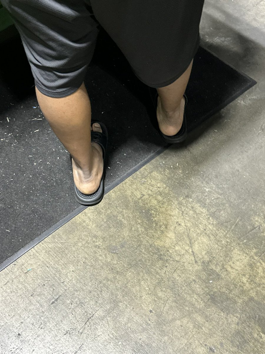 MenFee69228's tweet photo. #legs #feetfetısh #feetworshi̇p #feetgod #muscles #calves #feetfinders #toes #ViralVideos #viral #viral2026 #feetِ #musclewoship #MuscleMass https://t.co/ldpUgphGdX