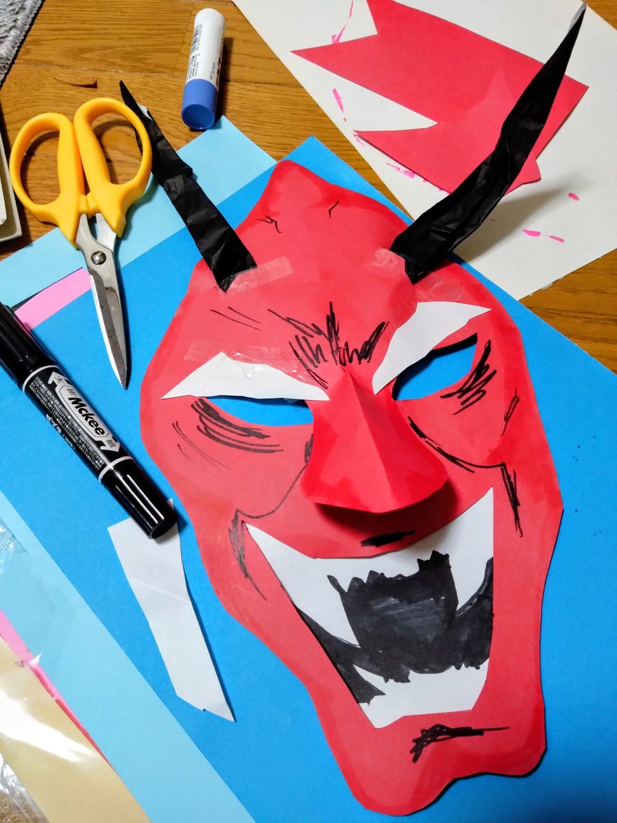 picoart6's tweet photo. 即席で作った鬼のお面👹
思ったより喜んでもらえて良かった☺
彫り深くしたくて陰影も付けたんだけど微妙過ぎて見えないや、残念。
#節分の日 
#節分 
#節分2026 https://t.co/wWBathaUWk