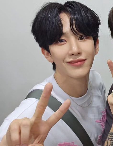 RAM_0108's tweet image. 이렇게 입꼬리 예쁜 사람 내 인생에 너 밖에 없었어